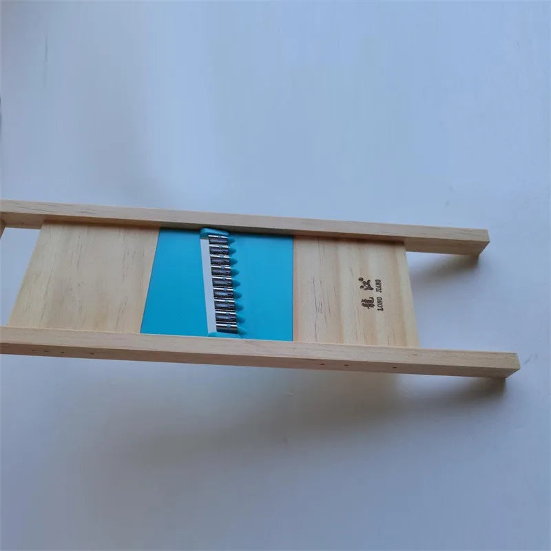 Pommes-Schneider mit Holzgriff