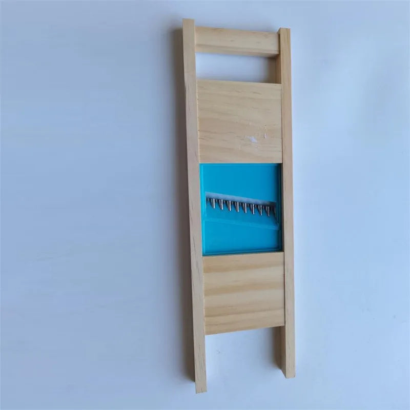 Pommes-Schneider mit Holzgriff